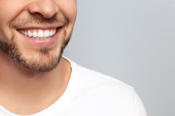 9 روش خانگی برای سفید کردن دندان