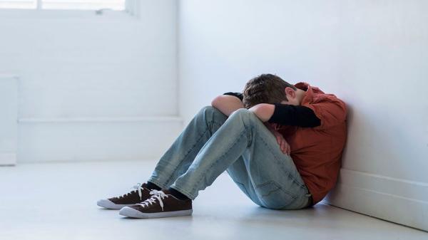 8 نشانه فیزیکی افسردگی که شما نمی دانید
